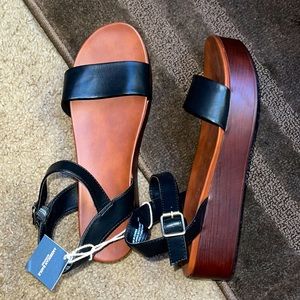 Brand new American eagle Sandals size9